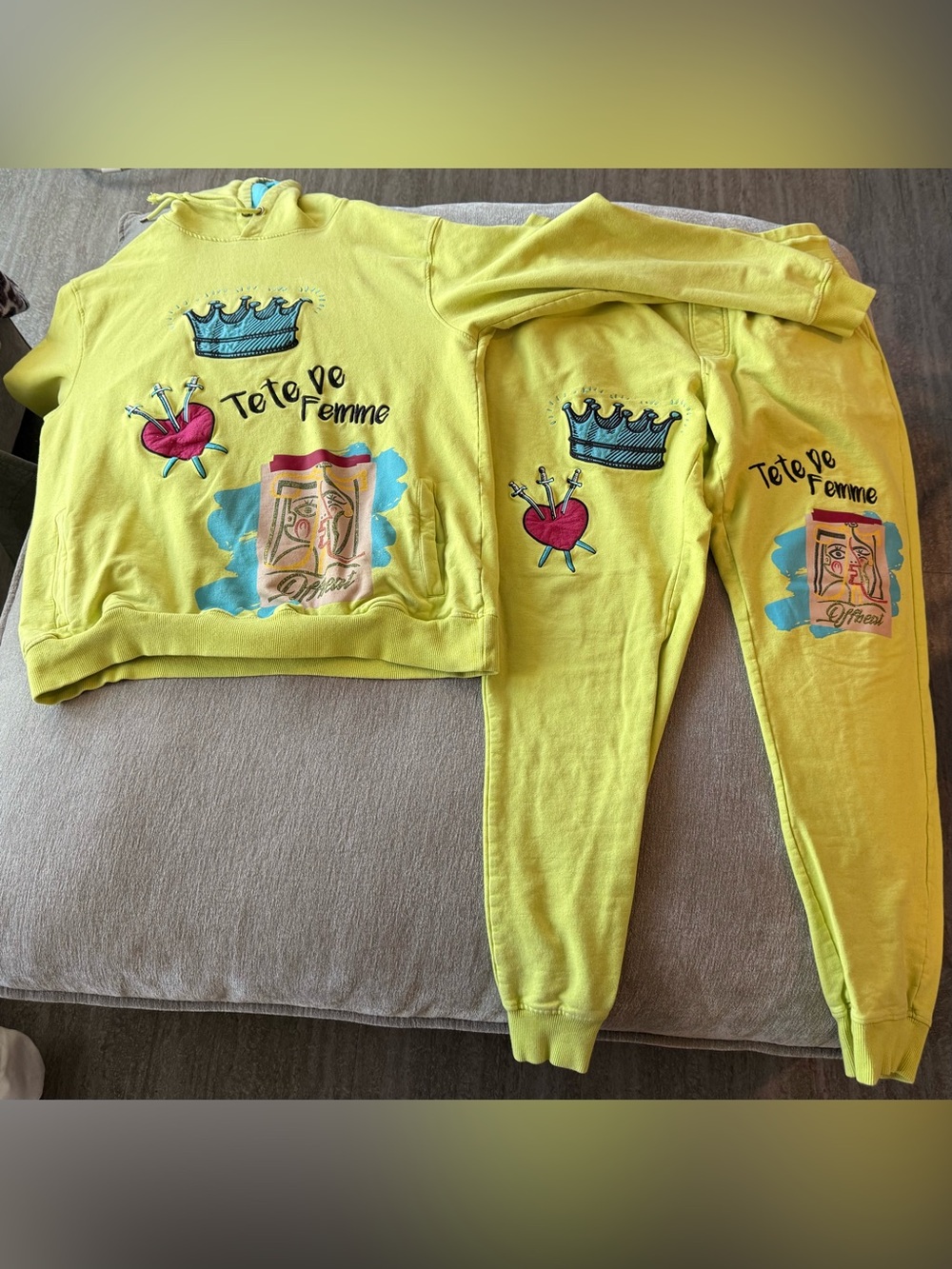 Off Beat Yellow 'Tete de Femme' Crown & Heart Men’s Hoodie and Joggers Set